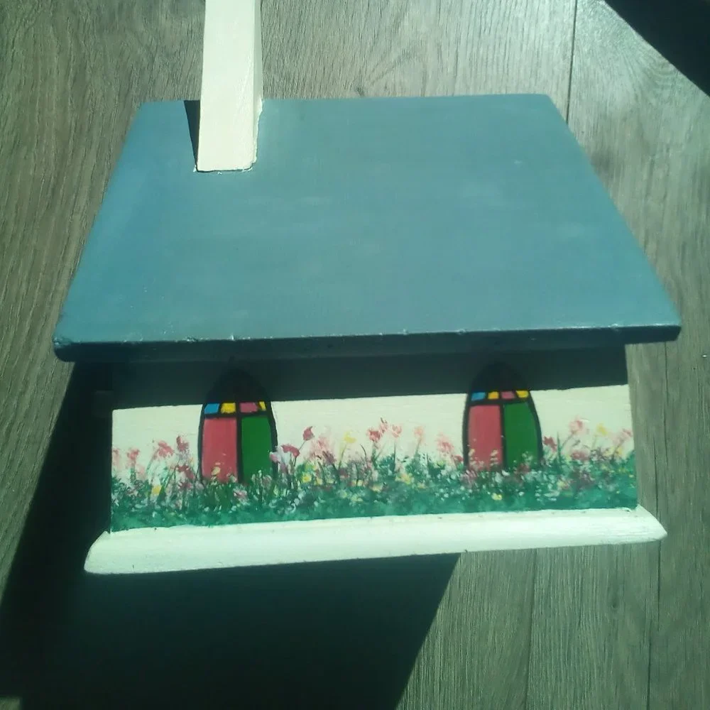 👵EUC VINTAGE CHURCH BIRDHOUSE